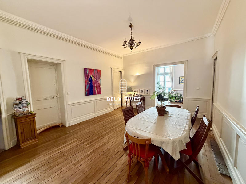 Appartement - 161 m² - 6 pièces