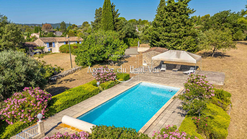 Villa - 213 m² - 7 pièces