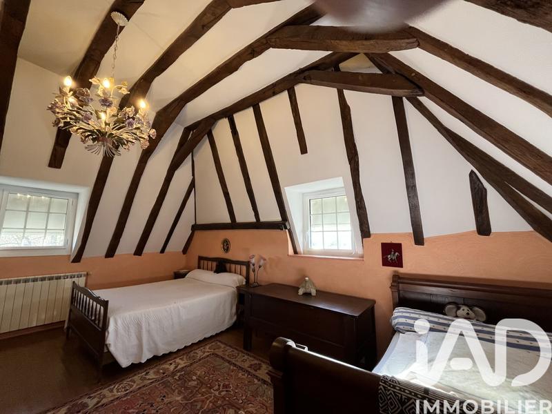 Maison - 200 m² - 8 pièces