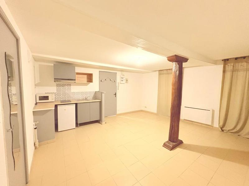 Studio - 25 m² - 1 pièce