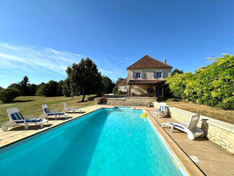 Maison - 345 m² - 13 pièces