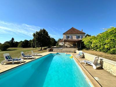 Maison - 345 m² - 13 pièces