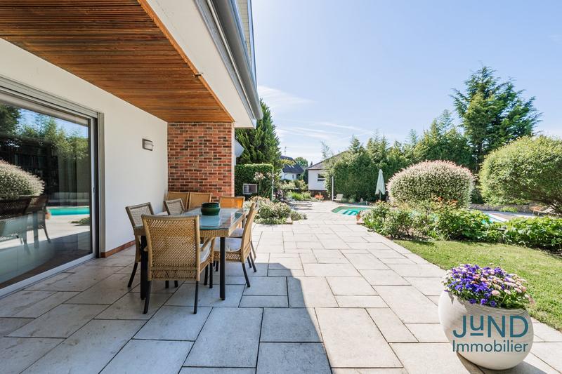 Maison - 280 m² - 8 pièces