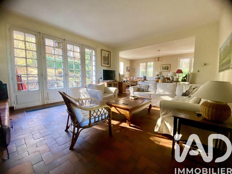 Maison - 275 m² - 10 pièces