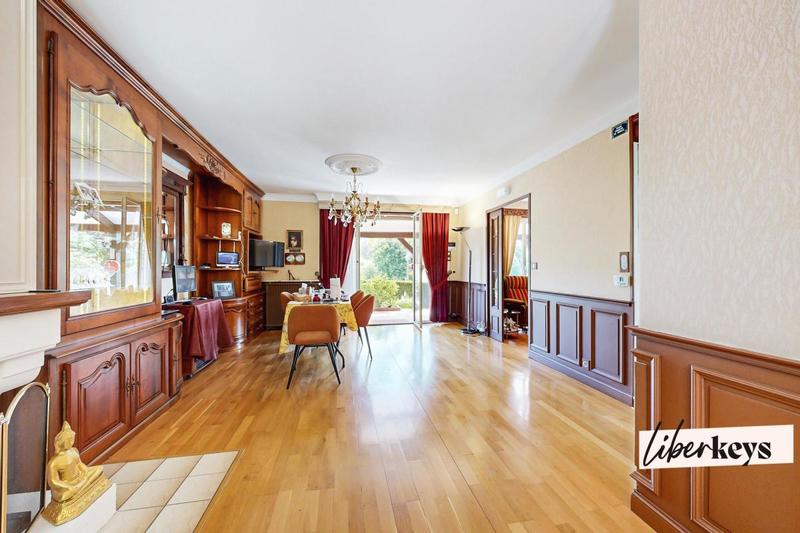 Maison - 215 m² - 8 pièces