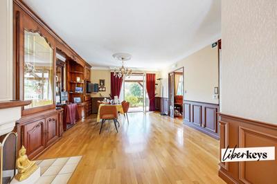 Maison - 215 m² - 8 pièces