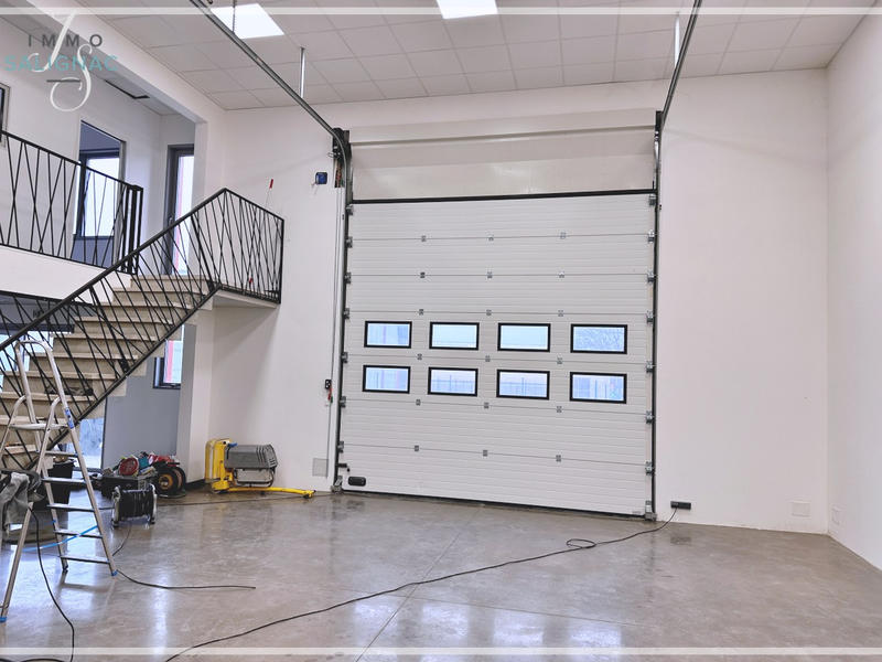 Local d'activités - 268 m²