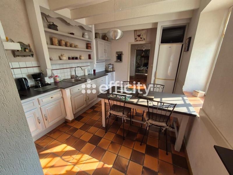 Maison - 175 m² - 9 pièces