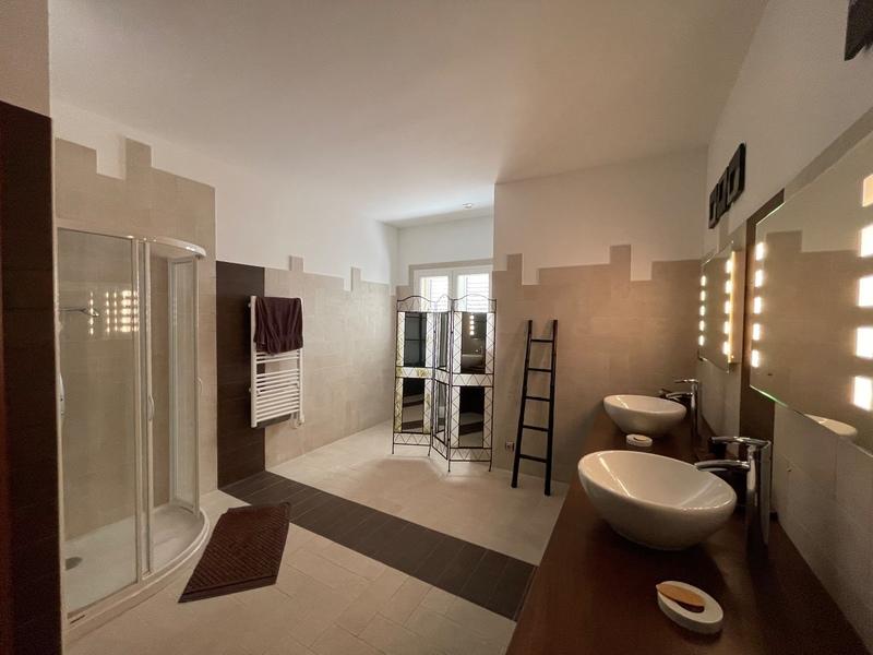 Maison - 265 m² - 8 pièces