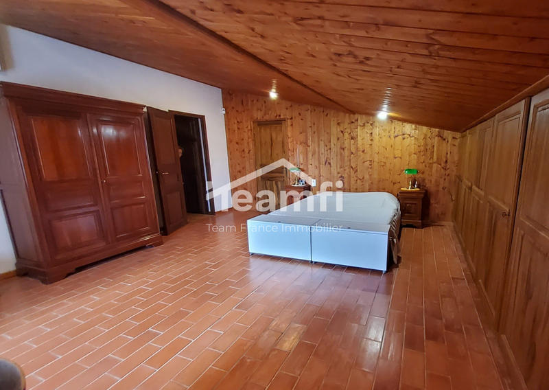 Mas - 256 m² - 10 pièces