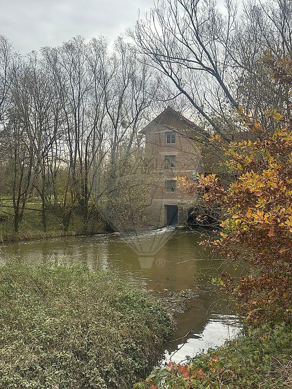 Moulin - 86 m² - 4 pièces