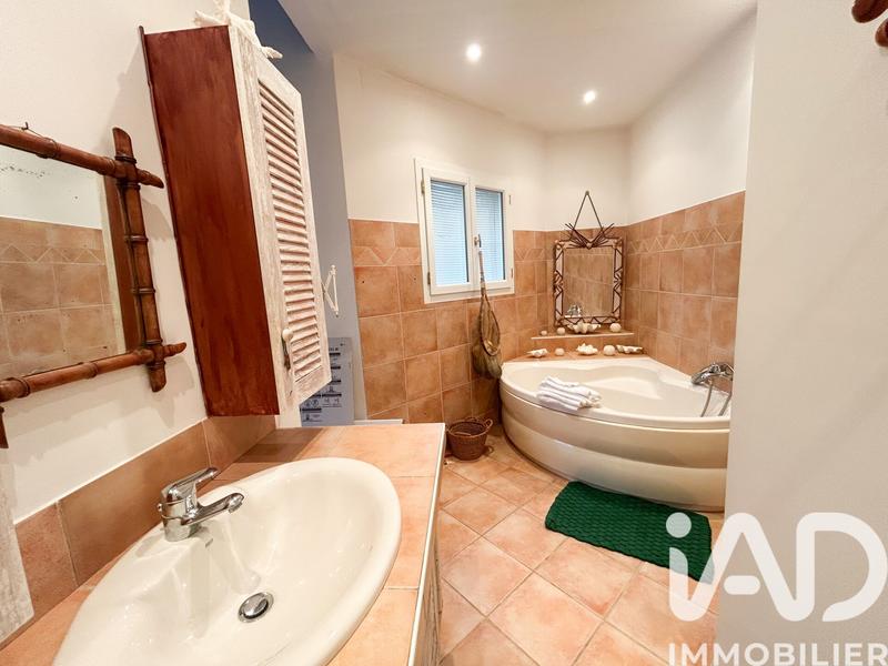 Maison - 370 m² - 8 pièces