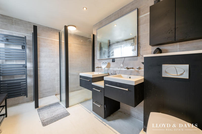 Maison - 195 m² - 7 pièces