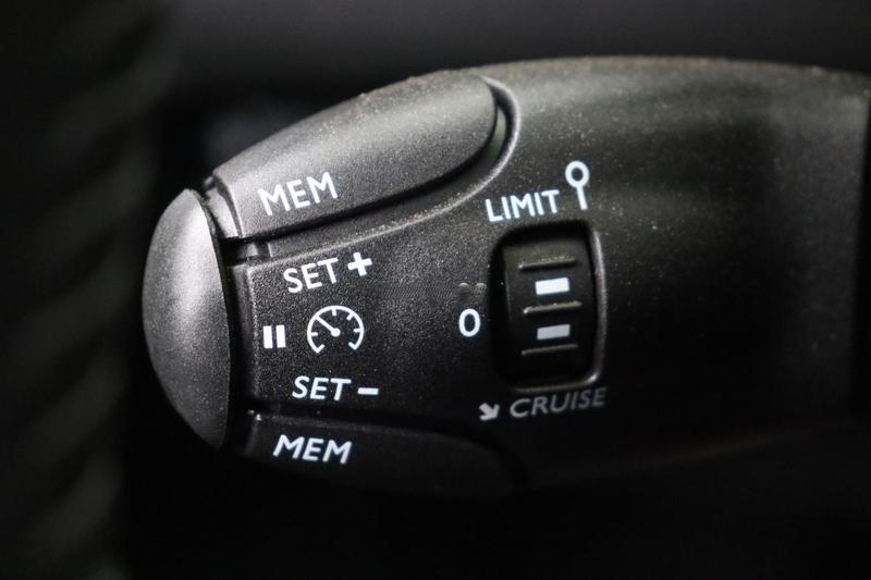 Peugeot 2008 II (2) 1.2 Hybrid 145 Style E-Dcs6