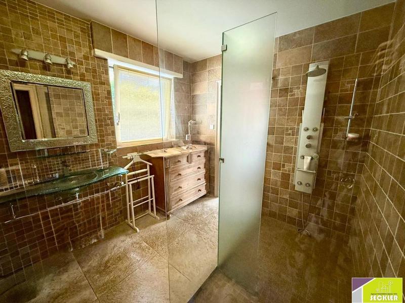 Maison traditionnelle - 274 m² - 8 pièces