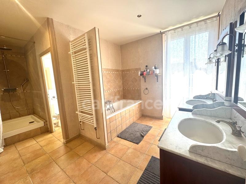 Maison - 191 m² - 8 pièces