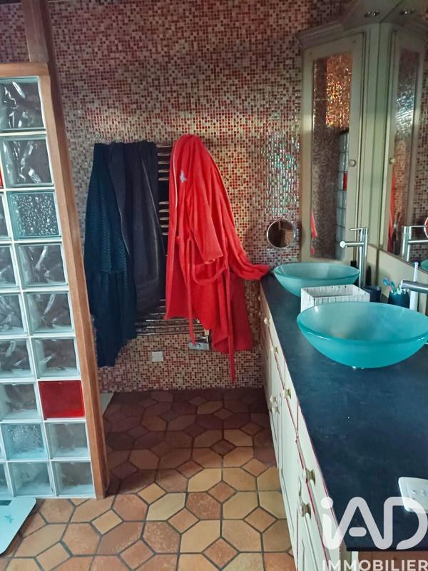 Maison - 377 m² - 10 pièces