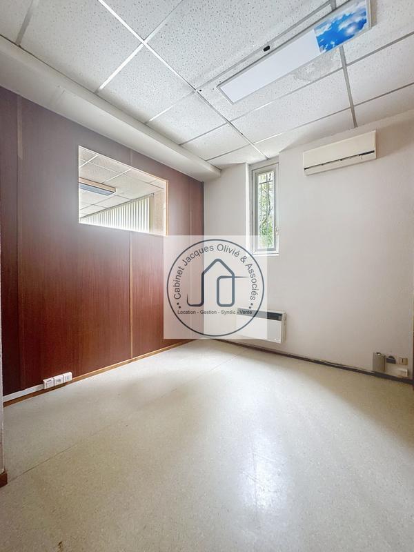 Local commercial - 164 m² - 9 pièces