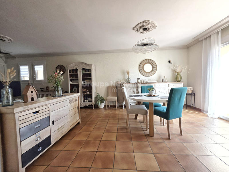 Maison - 270 m² - 6 pièces