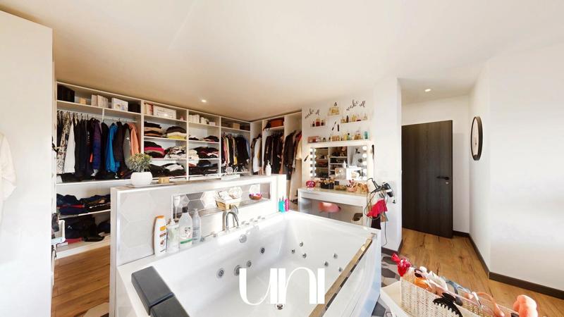 Maison - 317 m² - 9 pièces