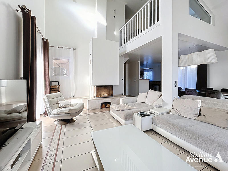 Maison - 181 m² - 8 pièces