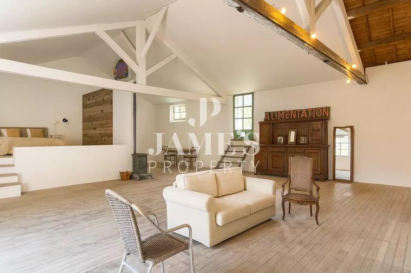 Maison - 220 m² - 3 pièces