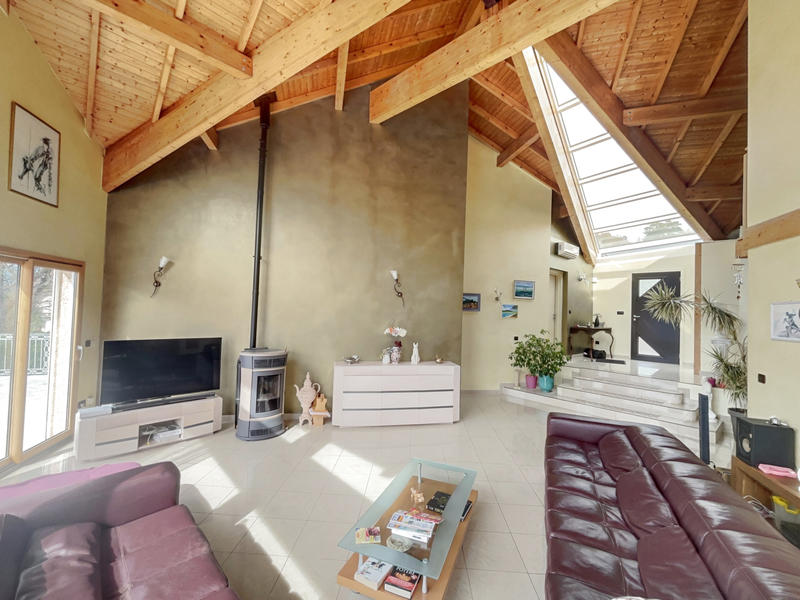 Maison - 253 m² - 9 pièces