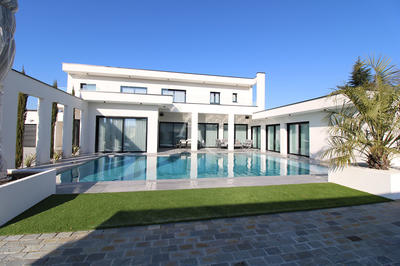 Maison - 330 m² - 11 pièces