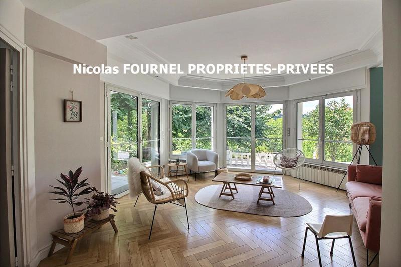 Propriété - 275 m² - 8 pièces