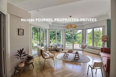 Propriété - 275 m² - 8 pièces