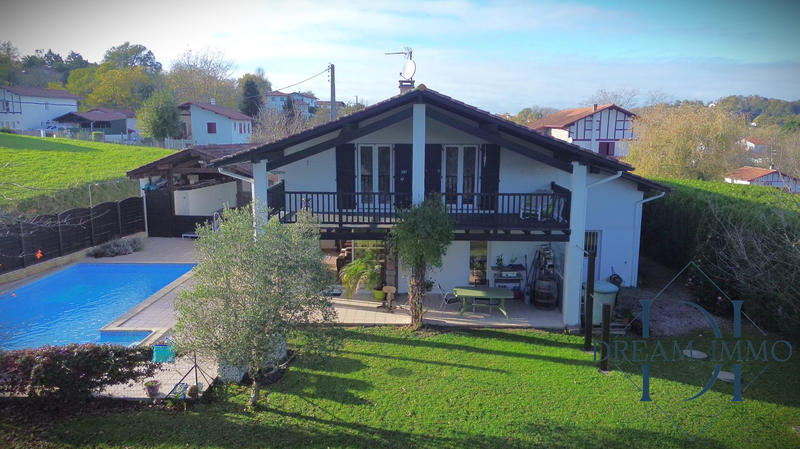 Villa - 159 m² - 6 pièces