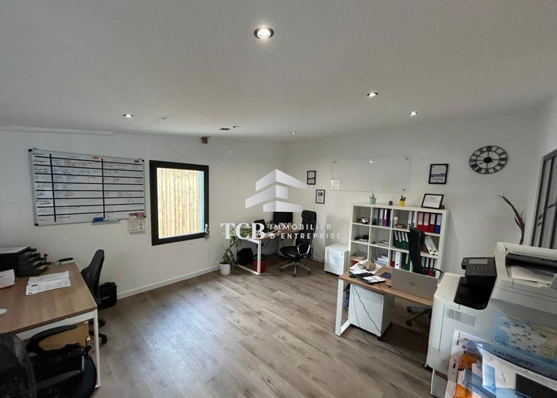 Local d'activités - 294 m²