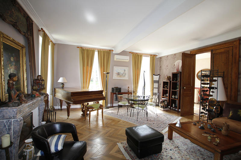 Maison - 744 m² - 20 pièces