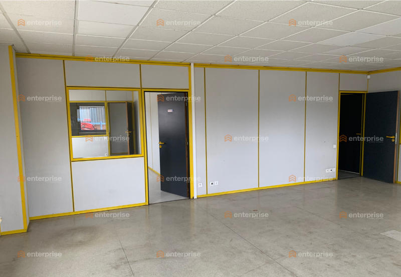 Bureau - 920 m²
