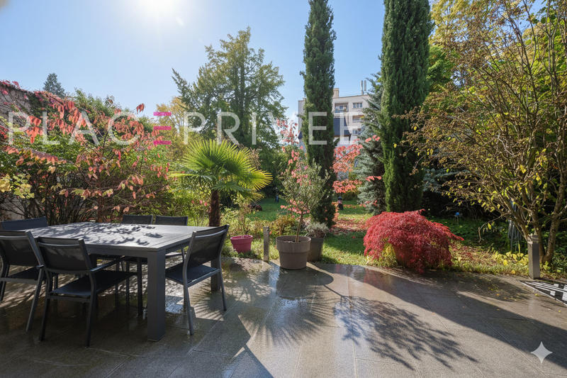 Appartement - 227 m² - 8 pièces