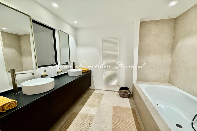 Maison contemporaine - 383 m² - 6 pièces