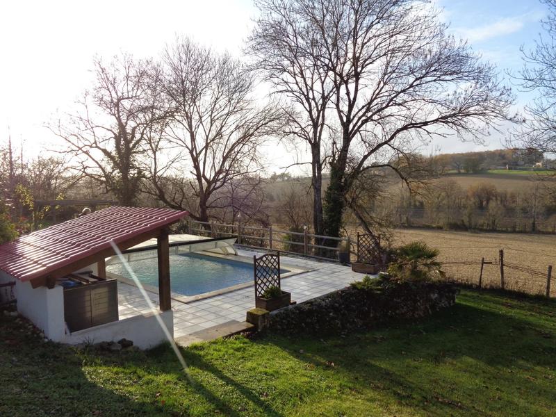 Maison traditionnelle - 270 m² - 7 pièces