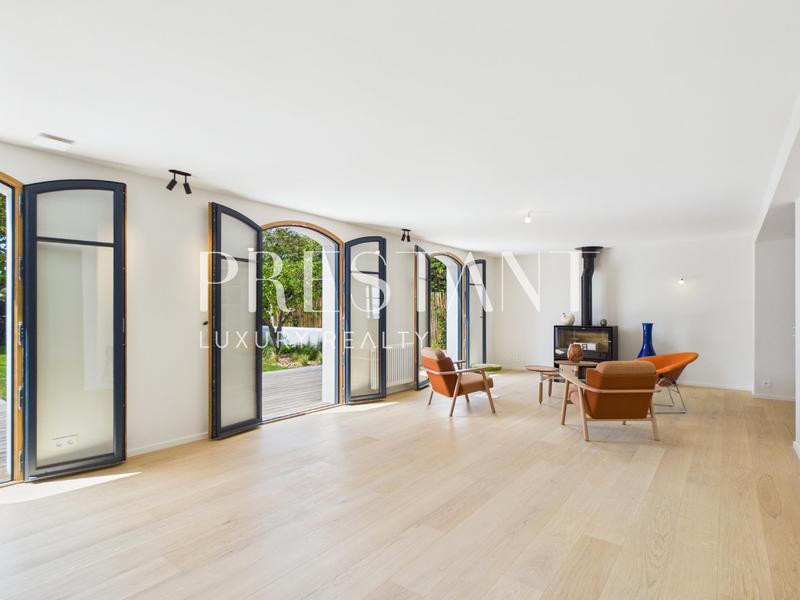 Maison - 231 m² - 7 pièces