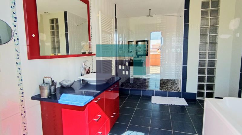 Villa - 256 m² - 7 pièces