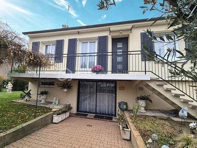 Maison traditionnelle - 111 m² - 6 pièces