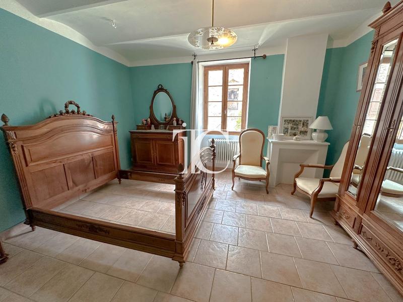 Propriété - 175 m² - 8 pièces