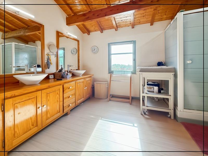 Maison - 235 m² - 7 pièces