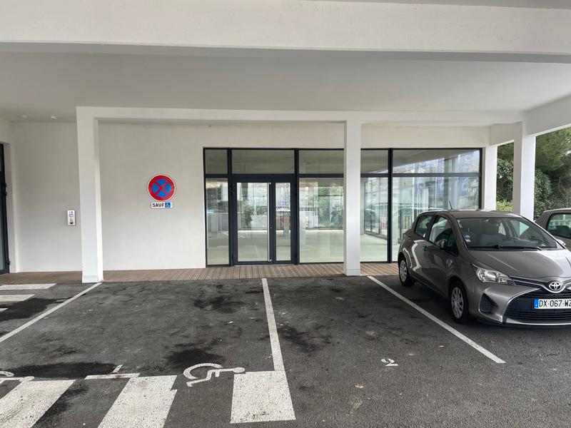 Local commercial - 306 m² - 1 pièce