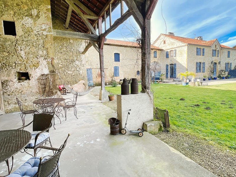 Maison - 260 m² - 9 pièces