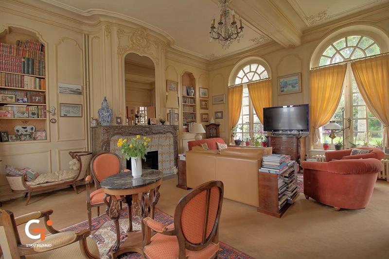 Maison - 242 m² - 9 pièces