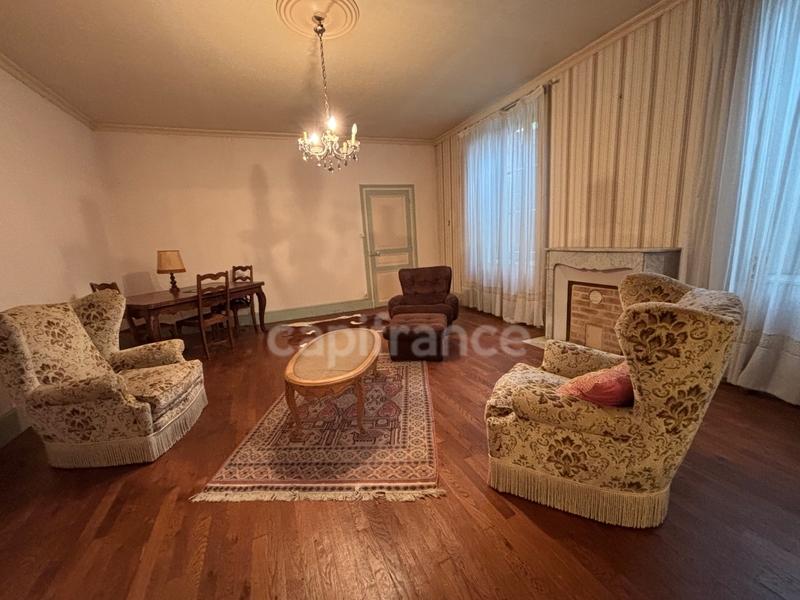 Maison - 930 m² - 23 pièces