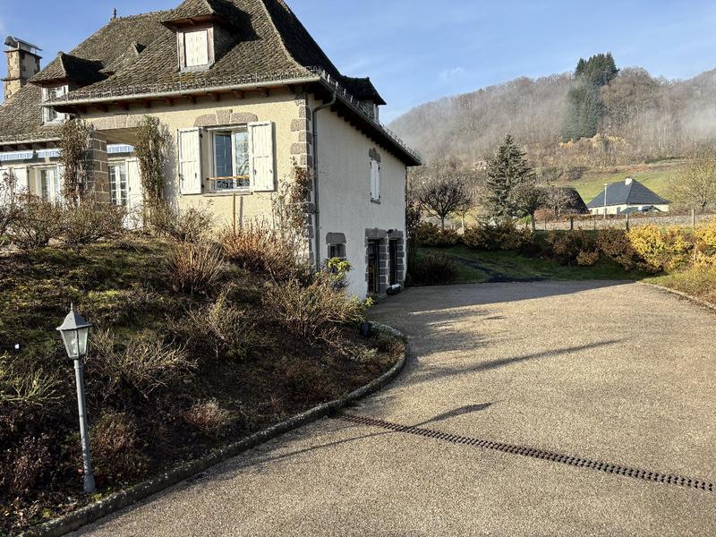 Maison - 210 m² - 8 pièces