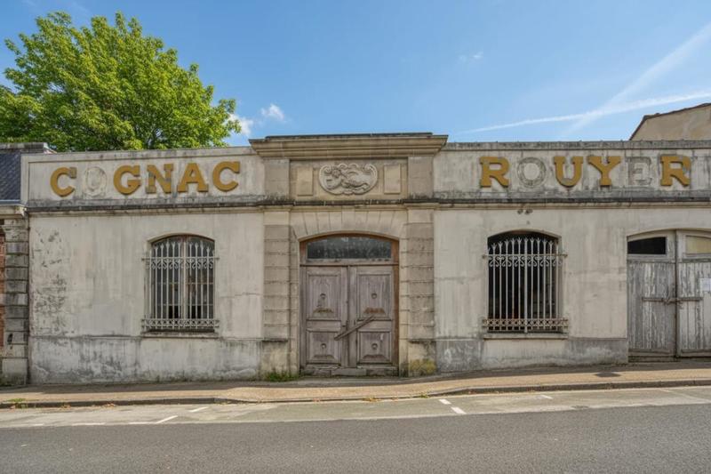 Maison - 900 m² - 1 pièce