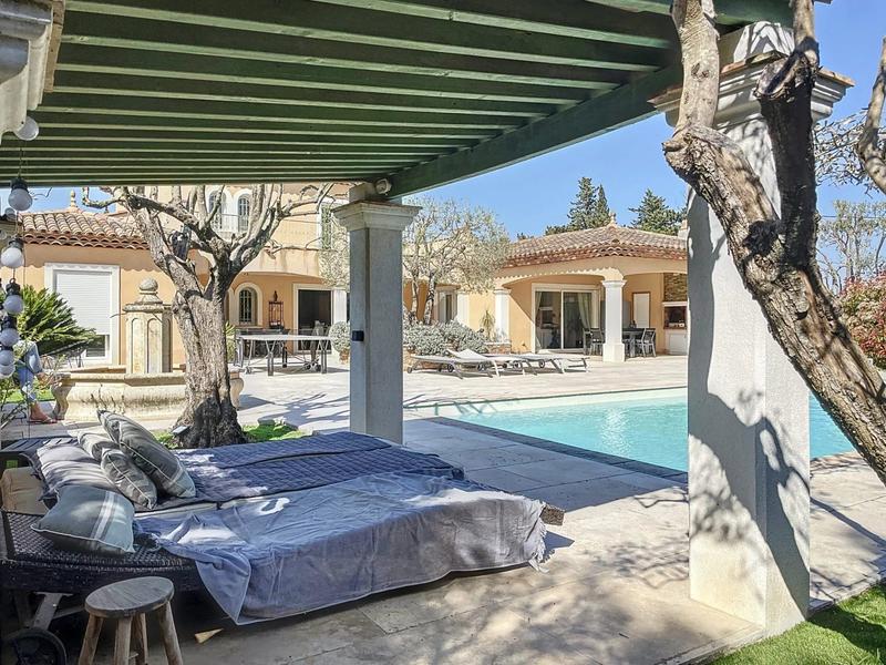 Villa - 240 m² - 7 pièces