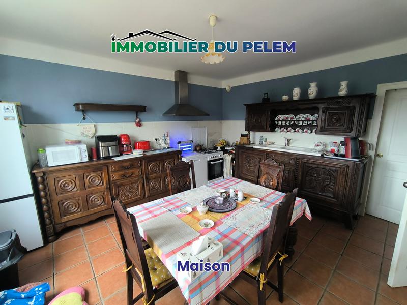 Maison - 208 m² - 9 pièces
